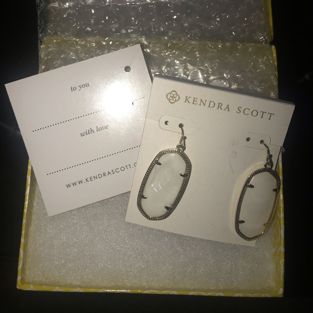 BRAND NEW KENDRA SCOTT EARRING WITH BOX